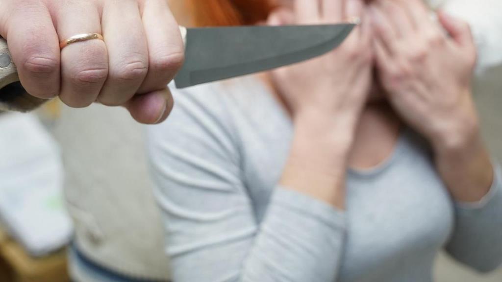В Яковлевском округе конфликт между бывшими супругами закончился ножевым ранением  и возбуждением уголовного дела.