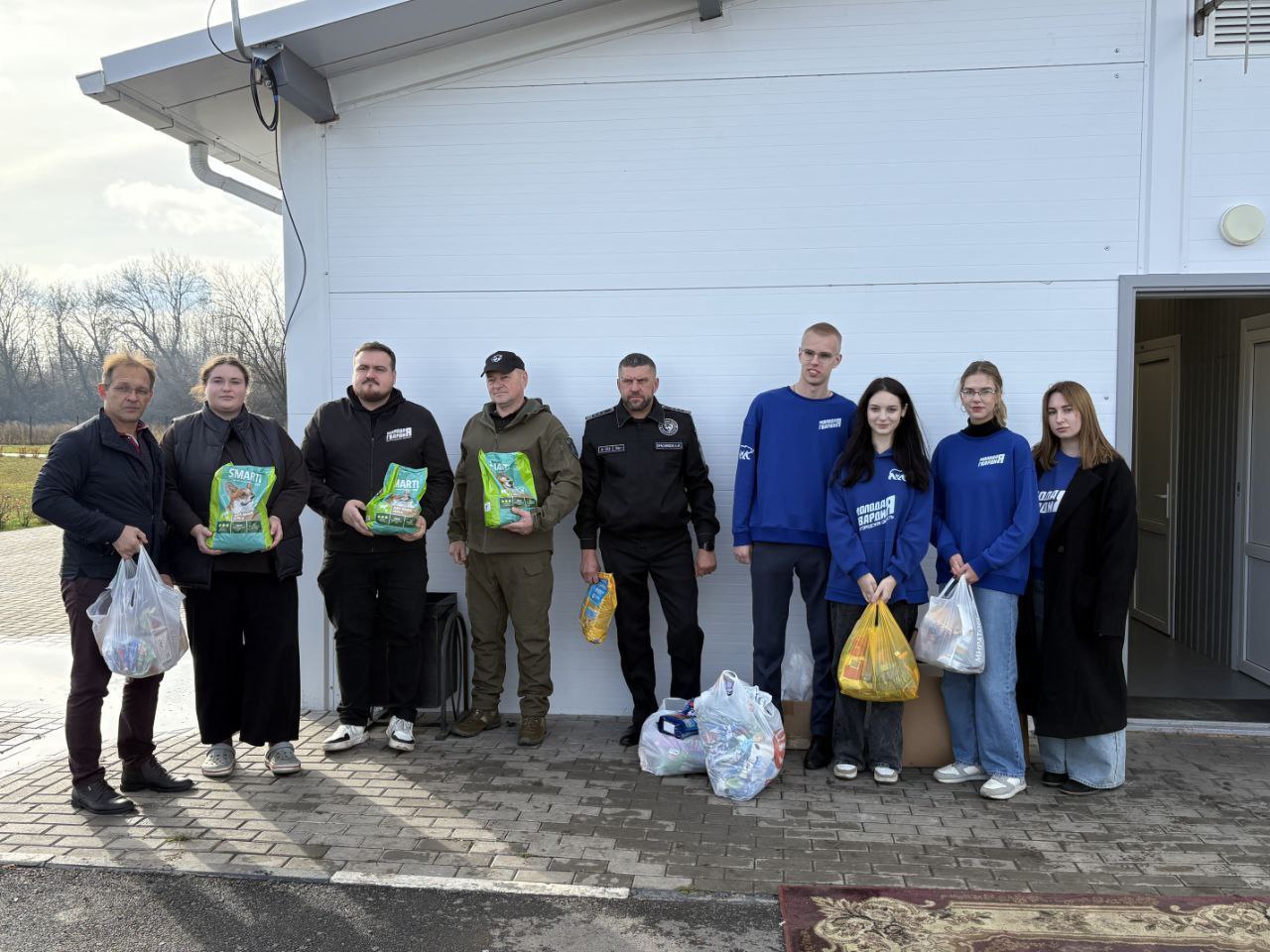Гуманитарная помощь Яковлевскому приюту от Молодогвардейцев и Экоохотнадзора в рамках проекта «Защита Животного Мира».