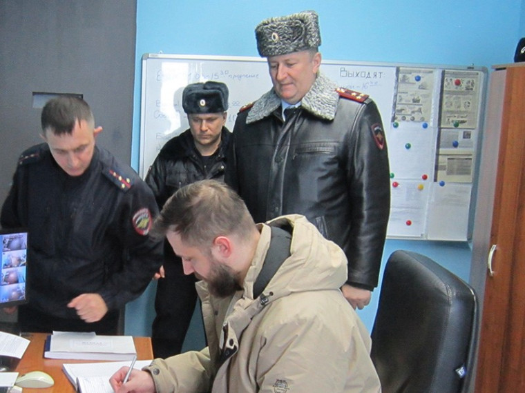 Председатель Общественного совета при ОМВД России по Яковлевскому городскому округу посетил с проверкой ИВС. Председатель Общественного совета при ОМВД России по Яковлевскому городскому округу посетил с проверкой ИВС.