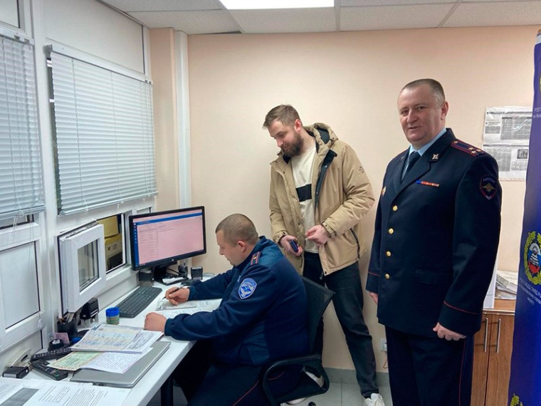 Председатель Общественного совета при ОМВД России по Яковлевскому городскому округу ознакомился с работой по оказанию госуслуг гражданам. Председатель Общественного совета при ОМВД России по Яковлевскому городскому округу ознакомился с работой по оказанию госуслуг гражданам.