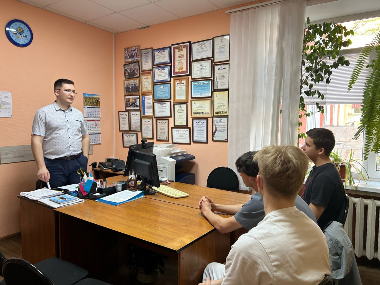 12 апреля секретарь Яковлевской ТИК Дмитрий Таряник провел обучающий семинар.