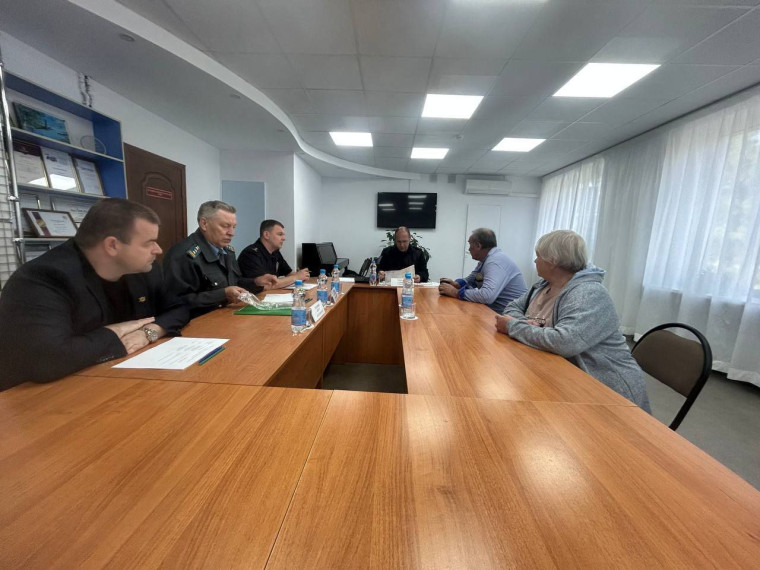 В Яковлевском округе состоялся выездной прием граждан, который провел Мирончук Александр Сергеевич, руководитель управления и главный государственный инженер-инспектор области по надзору за техническим состоянием самоходных машин и других видов техники. В Яковлевском округе состоялся выездной прием граждан, который провел Мирончук Александр Сергеевич, руководитель управления и главный государственный инженер-инспектор области по надзору за техническим состоянием самоходных машин и других видов техники.