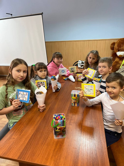 Ассоциация многодетных семей Яковлевского района "Счастливы вместе " совместно с социальной защитой провели мастер-класс "Книжка-малышка". Ассоциация многодетных семей Яковлевского района "Счастливы вместе " совместно с социальной защитой провели мастер-класс "Книжка-малышка".