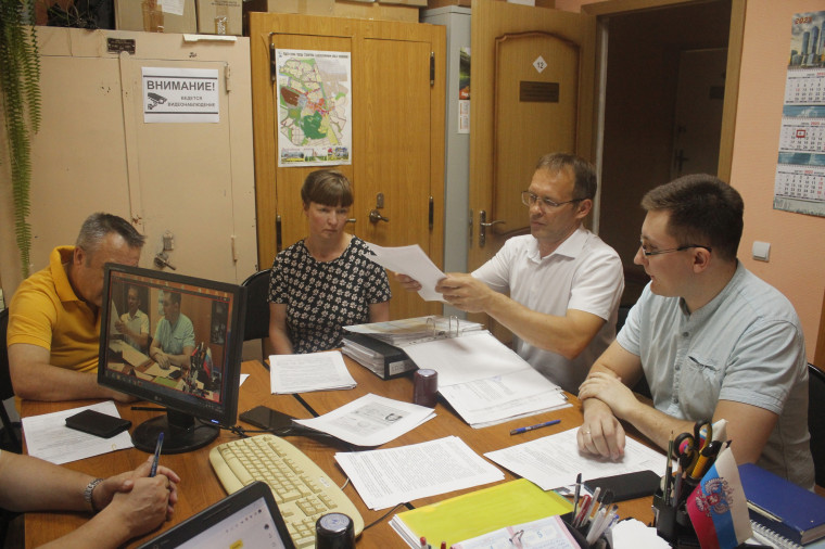 4 июля уполномоченный представитель местного отделения партии "ЕДИНАЯ РОССИЯ" представил в Яковлевскую ТИК документы на 21 кандидата по единому округу.